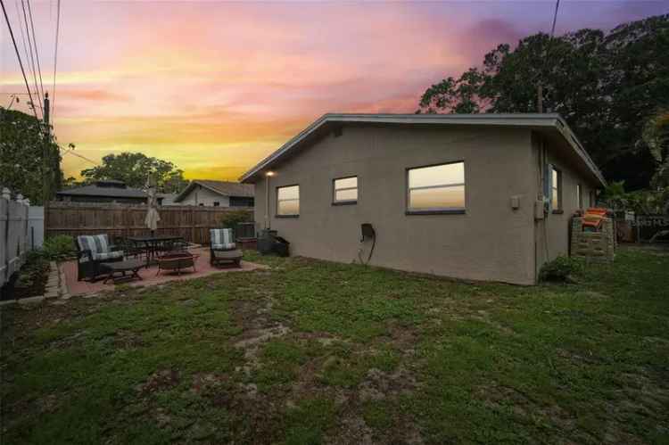 Single-family house For Sale in 1762, New Hampshire Avenue Northeast, Saint Petersburg, Florida