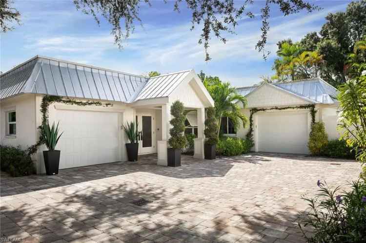 Single-family house For Sale in Naples, Florida