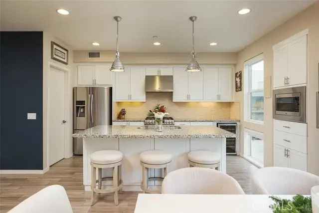 Condo For Sale in Costa Mesa, California