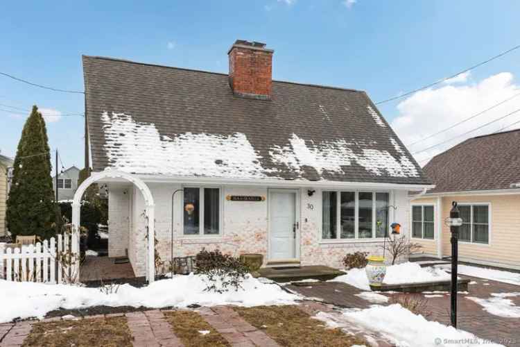 Single-family house For Sale in 30, Maltby Street, Branford, Connecticut