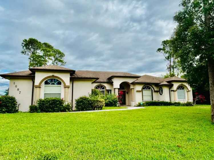 Single-family house For Sale in 1687, Southwest Import Drive, Port Saint Lucie, Florida