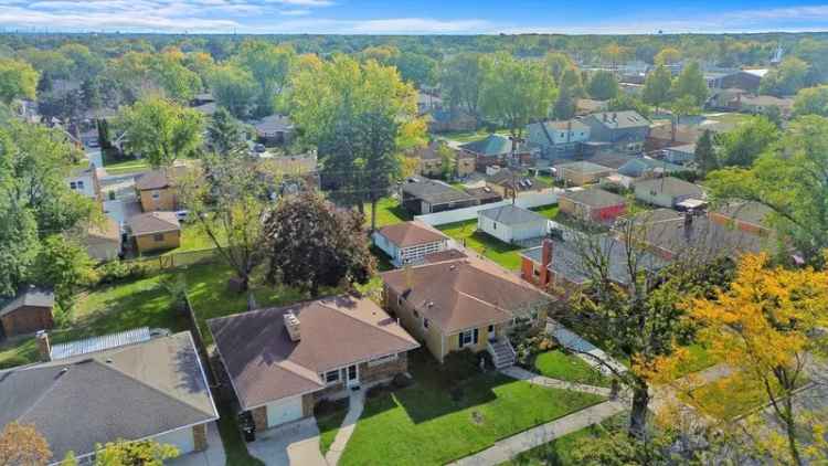 Single-family house For Sale in 1907, Downing Avenue, Westchester, Illinois