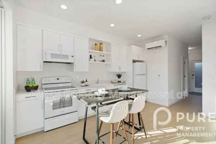 Modern 3-Bed Townhouse for Rent - Pet Friendly