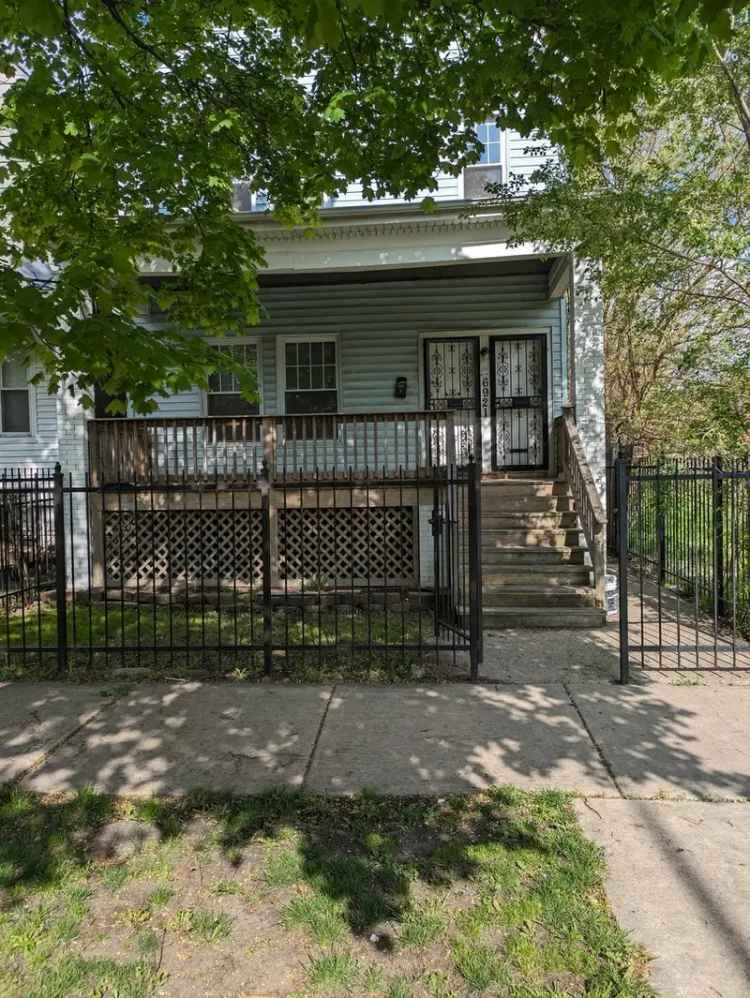 Multi-family house For Sale in 6921, South Normal Boulevard, Chicago, Illinois