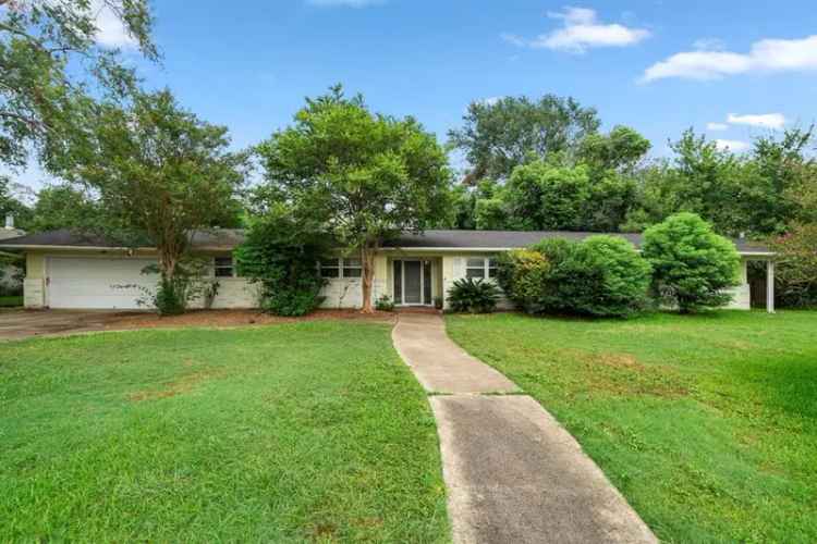 Single-family house For Sale in 5002, Interlachen Street, Baytown, Texas