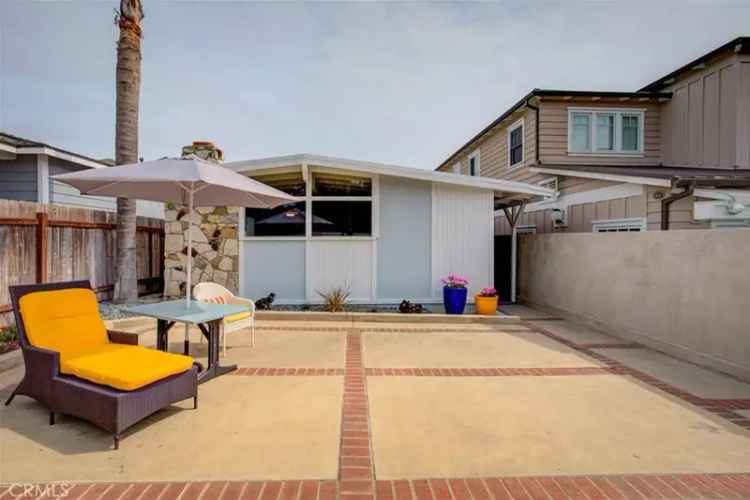 Single-family house For Sale in 554, Rosecrans Avenue, Manhattan Beach, California