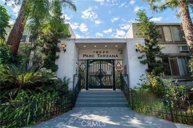 Multi-family house For Sale in 18620, Hatteras Street, Los Angeles, California