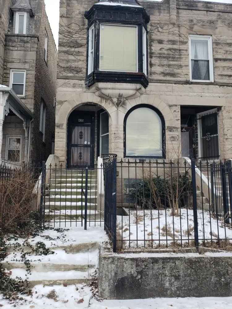 Single-family house For Sale in 435, East 45th Street, Chicago, Illinois