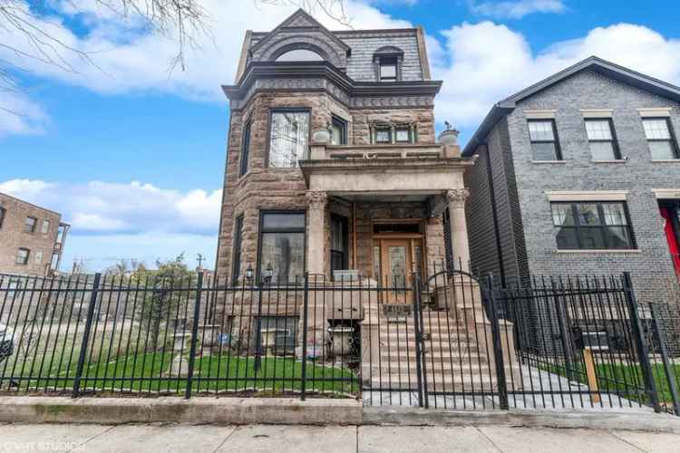 Single-family house For Sale in 4633, South Michigan Avenue, Chicago, Illinois