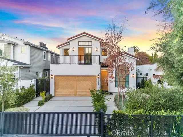 Single-family house For Sale in 4324, Camellia Avenue, Los Angeles, California