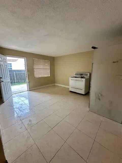 Multi-family house For Sale in 3135, Northwest 28th Street, Miami, Florida