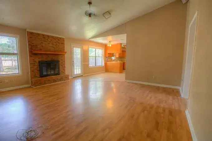 Large 4 Bedroom House Near TAMU - Pets OK