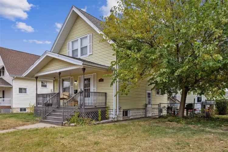 Single-family house For Sale in 1827, Hamilton Street Southwest, Cedar Rapids, Iowa