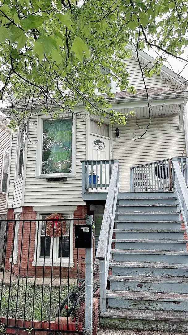 Multi-family house For Sale in 3717, West Dickens Avenue, Chicago, Illinois