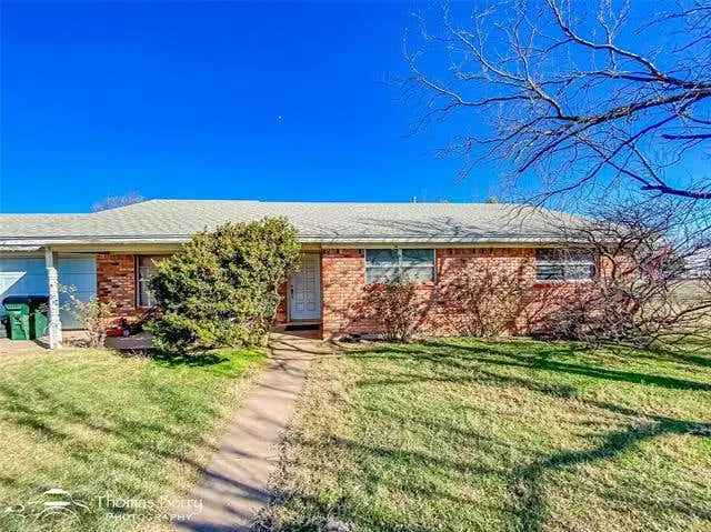 Single-family house For Sale in Abilene, Texas