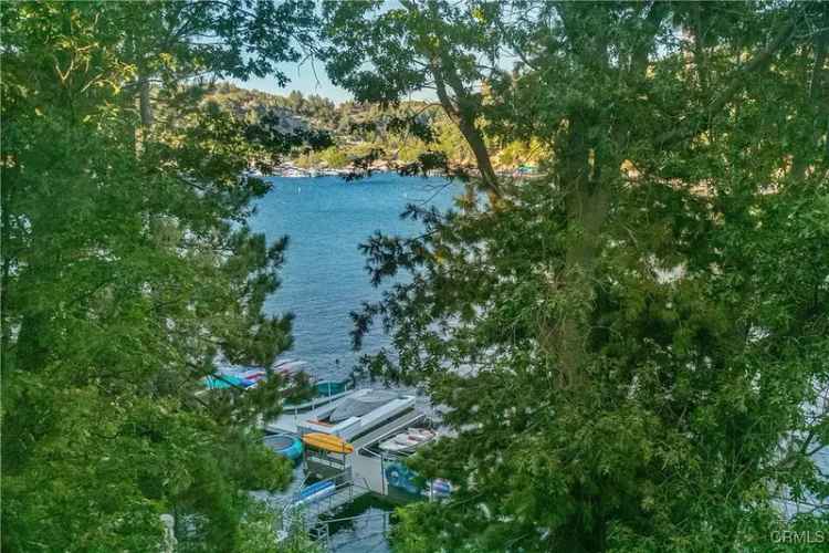 Single-family house For Sale in 28946, Palisades Drive, Lake Arrowhead, California