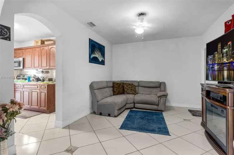 Single-family house For Sale in 10755, Southwest 217th Street, Goulds, Florida