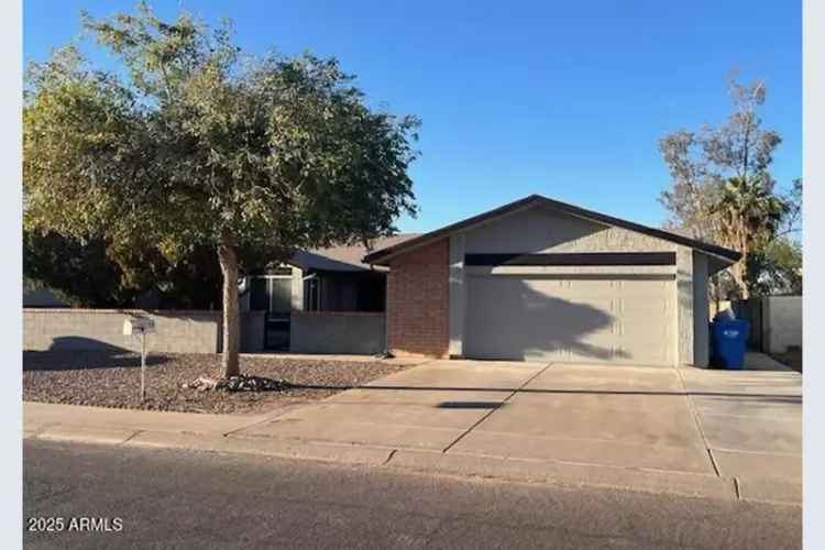 Single-family house For Sale in 10138, West Highland Avenue, Phoenix, Arizona