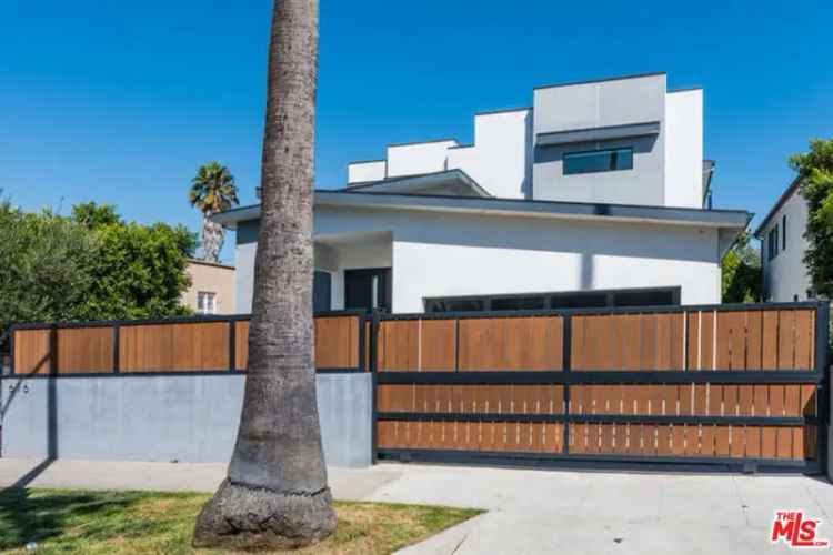 Single-family house For Sale in 616, North Fuller Avenue, Los Angeles, California