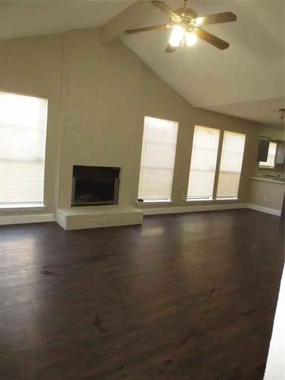 Multi-family house For Rent in Arlington, Texas