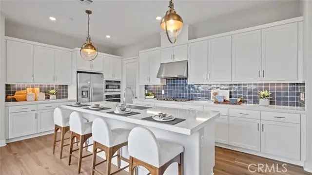 Single-family house For Sale in Irvine, California