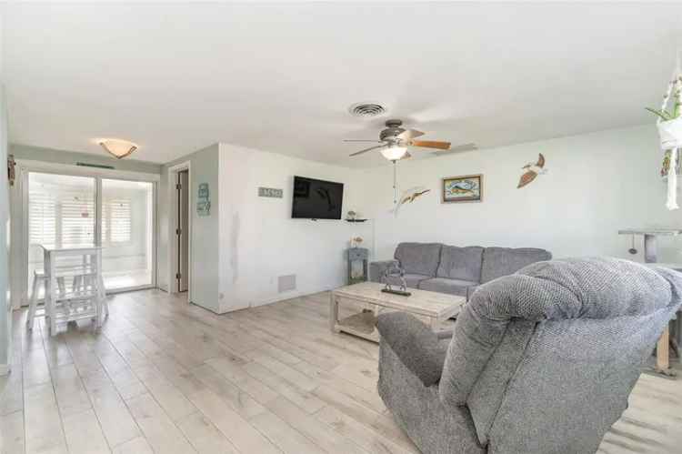 Single-family house For Sale in 425, Treasure Road, South Venice, Florida