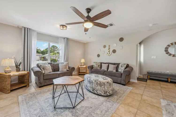 Single-family house For Sale in Naples, Florida