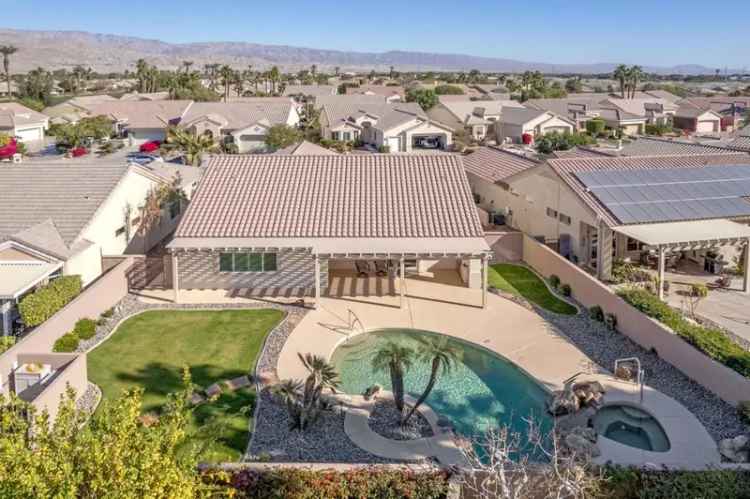 Single-family house For Sale in Desert Palms, California