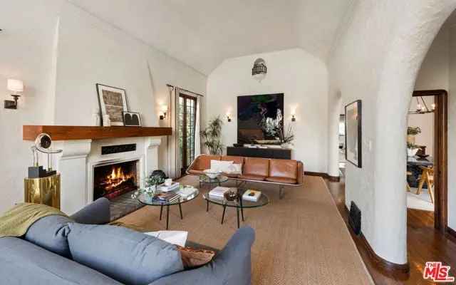 Single-family house For Sale in 6240, West 5th Street, Los Angeles, California