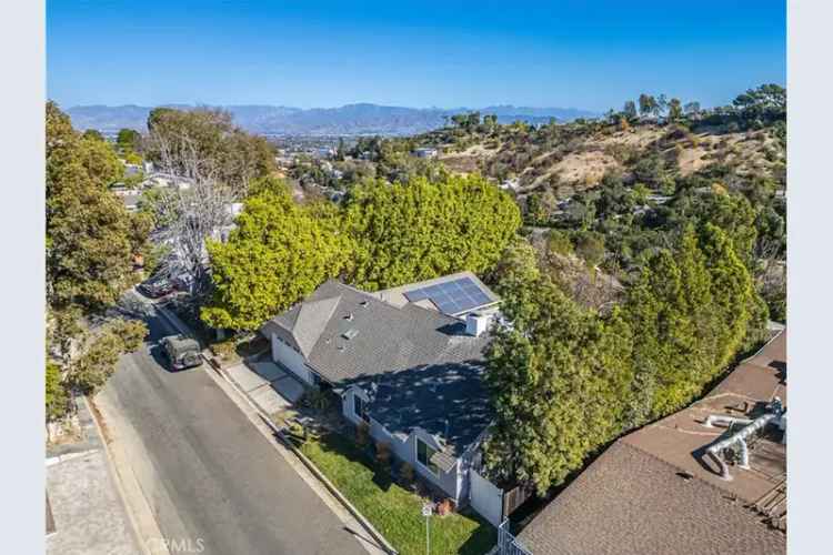 Single-family house For Sale in 15501, Briarwood Drive, Los Angeles, California