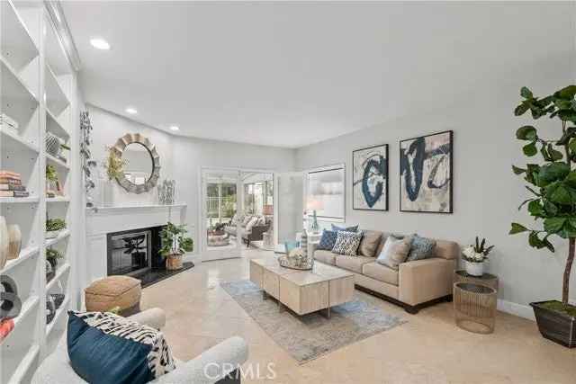 Single-family house For Sale in Long Beach, California