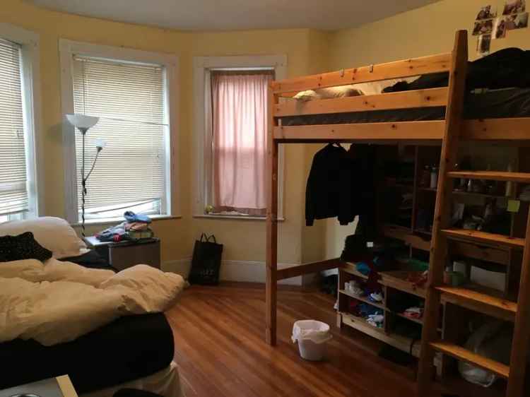 4 Bedroom 1 Bathroom Apartment Near Northeastern University