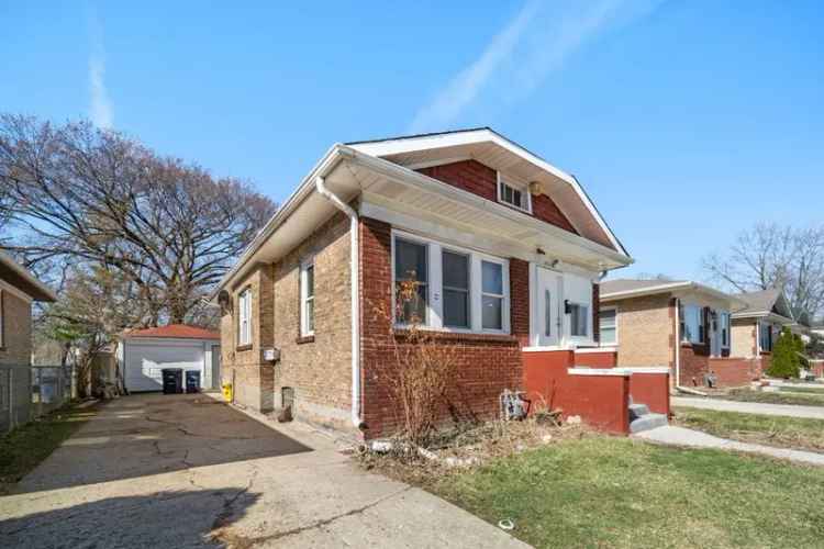 Single-family house For Sale in 2010, South 7th Avenue, Maywood, Illinois