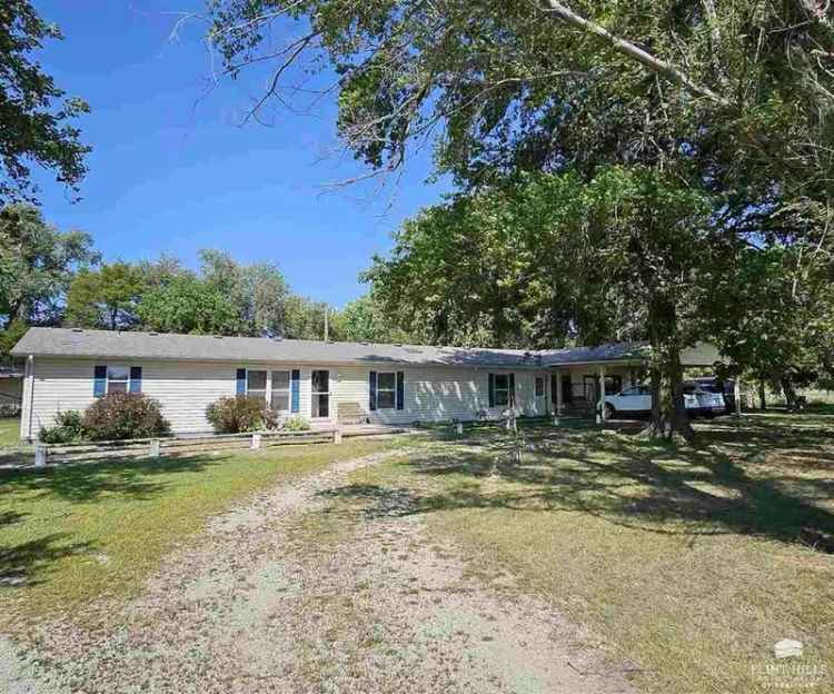 Single-family house For Sale in 685, Old Highway 40, Kansas