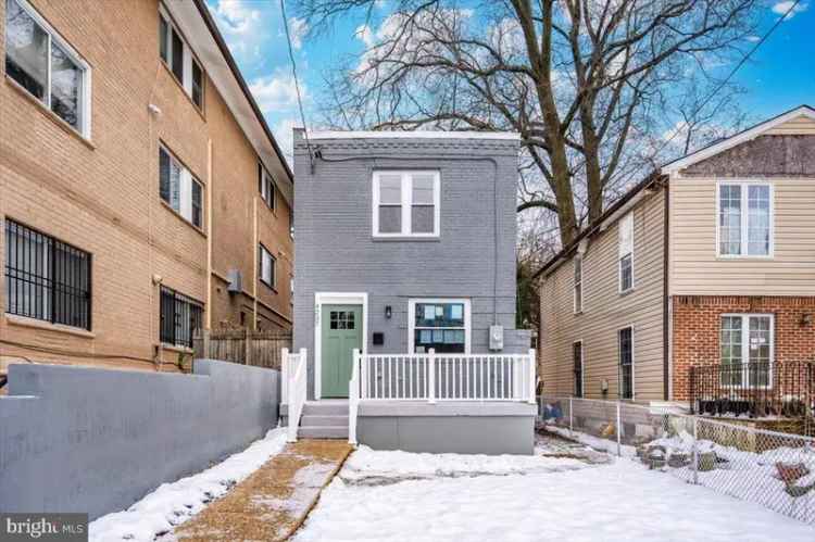 Single-family house For Sale in 4237, Foote Street Northeast, Washington, District of Columbia