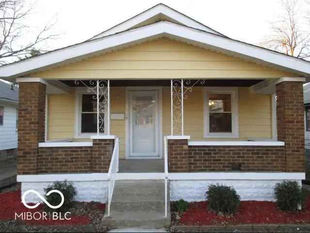 Single-family house For Sale in 3915, East 11th Street, Indianapolis, Indiana