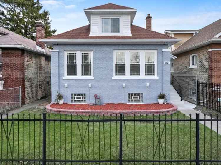 Single-family house For Sale in 8923, South Throop Street, Chicago, Illinois