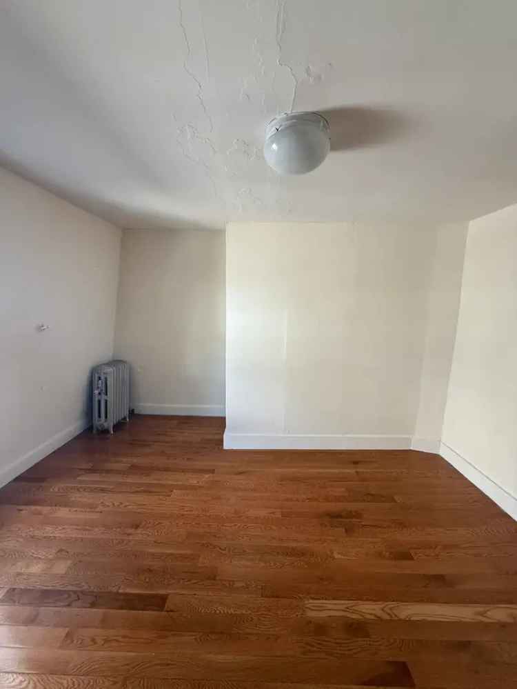 Apartment Unit for Rent - 3rd Floor Hardwood Floors