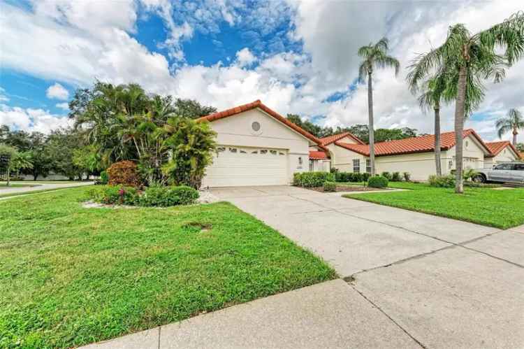 Single-family house For Sale in 5042, Clubview Court East, Bradenton, Florida