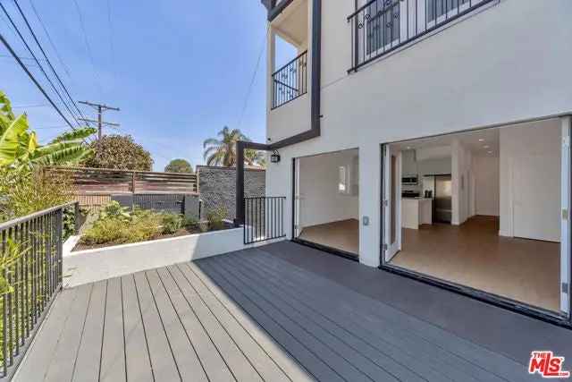 Multi-family house For Sale in Los Angeles, California