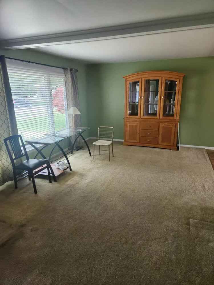 Single-family house For Sale in 8743, Monroe Avenue, Munster, Indiana