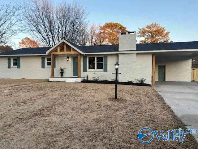 Single-family house For Sale in 614, Holland Court Southwest, Decatur, Alabama