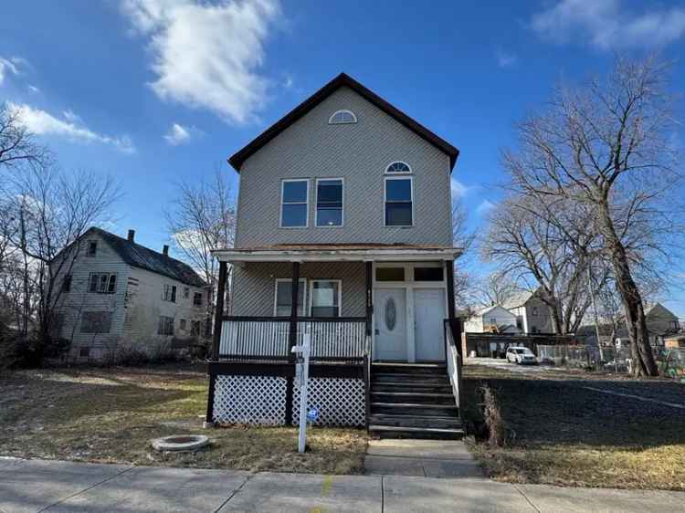 Multi-family house For Sale in 8720, South Mackinaw Avenue, Chicago, Illinois