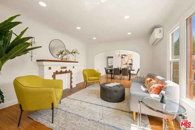 Condo For Sale in 2941, South Redondo Boulevard, Los Angeles, California