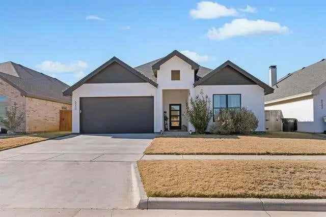 Single-family house For Sale in Joshua, Texas