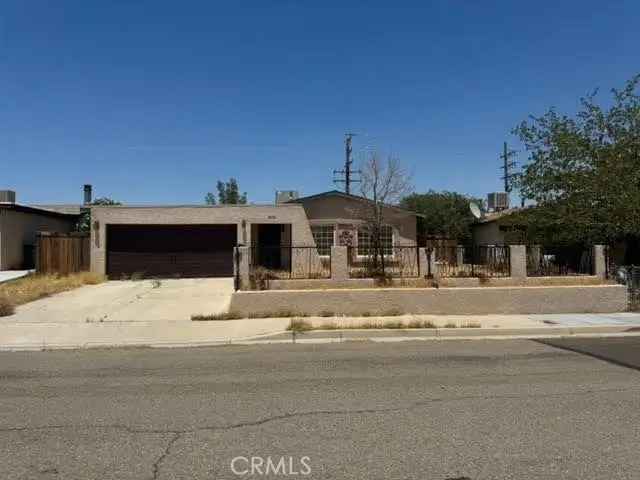 Single-family house For Sale in Barstow, California