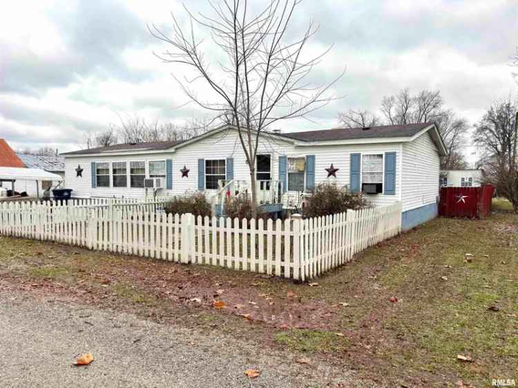 Single-family house For Sale in Centralia, Illinois