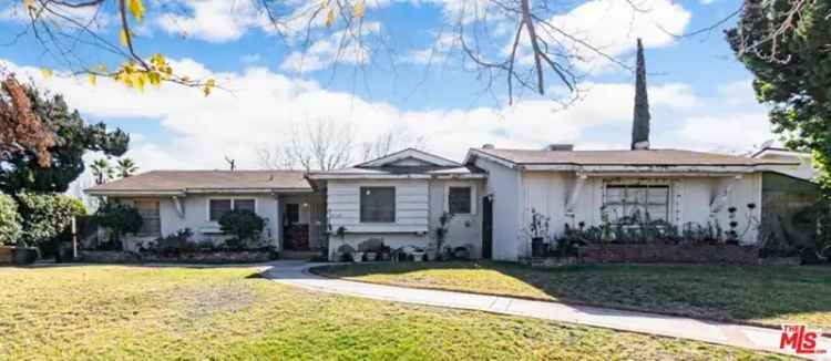 Single-family house For Sale in 17168, Septo Street, Los Angeles, California