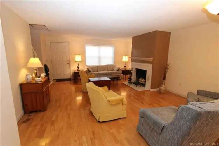 Condo For Sale in 4, Barrington Drive, Wethersfield, Connecticut