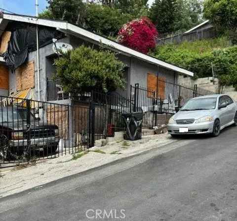 Single-family house For Sale in 1083, Milwaukee Avenue, Los Angeles, California